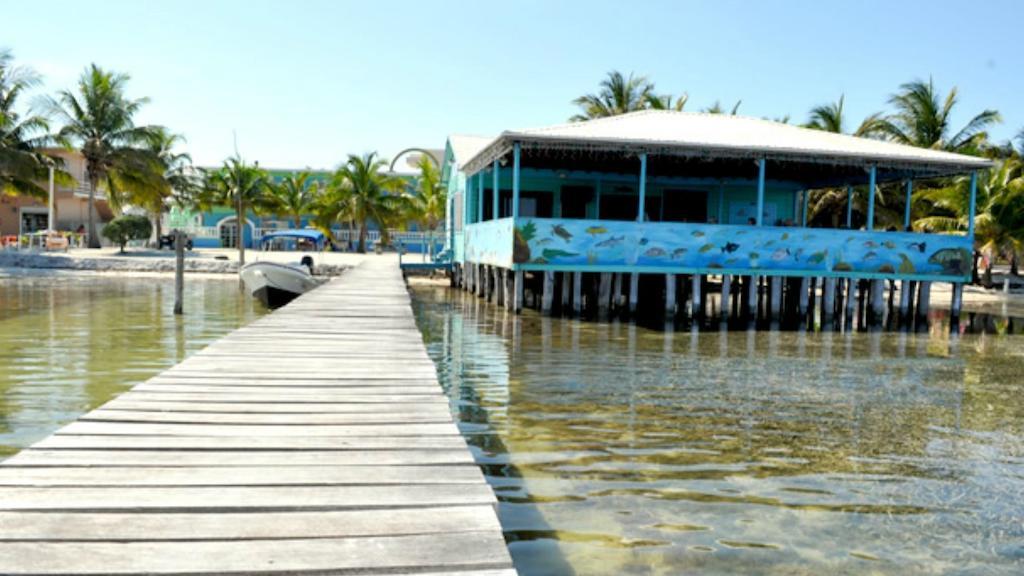 Rainbow Hotel Caye Caulker Dış mekan fotoğraf